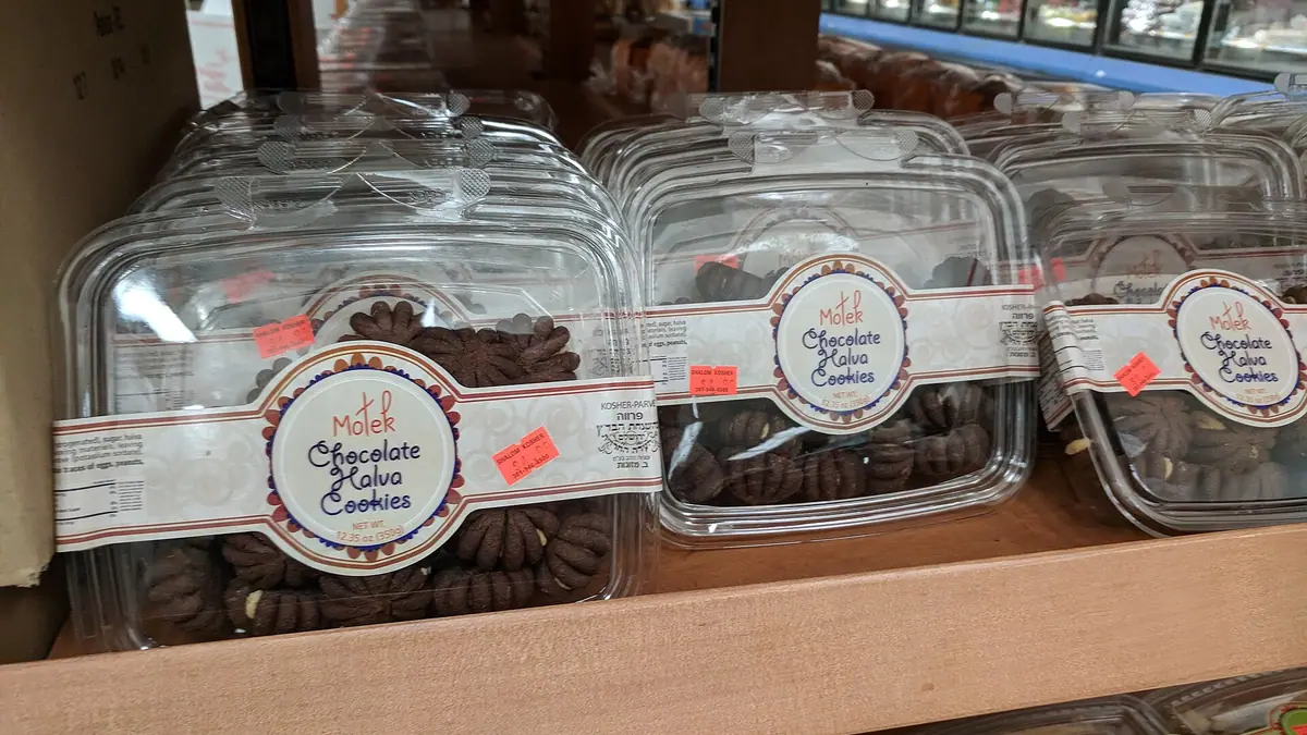 Cake Maker bakes